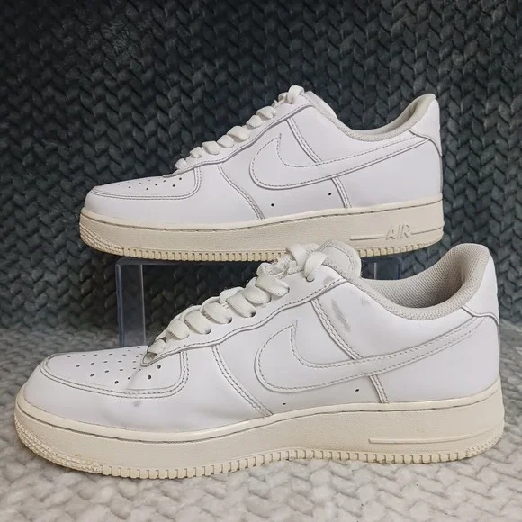 Nike Air Force 1 '07 Low Triple White Men's Athletic Shoes Sneakers Sz 9.5 - Picture 2 of 16